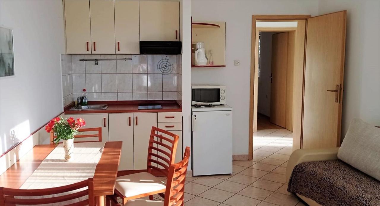 Apartments Ljilja Sea View Slatine Bagian luar foto