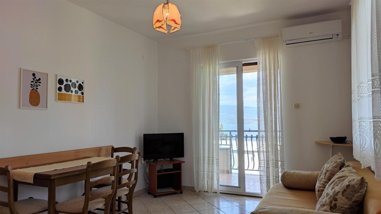 Apartments Ljilja Sea View Slatine Bagian luar foto