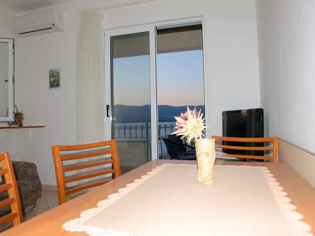Apartments Ljilja Sea View Slatine Bagian luar foto