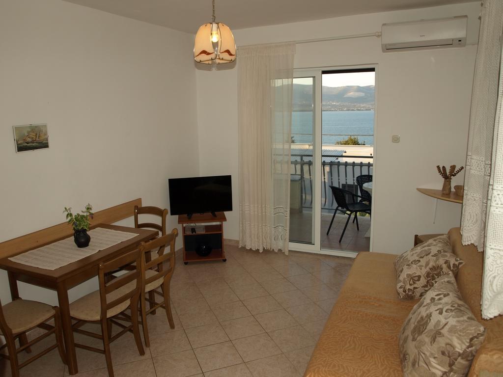 Apartments Ljilja Sea View Slatine Bagian luar foto