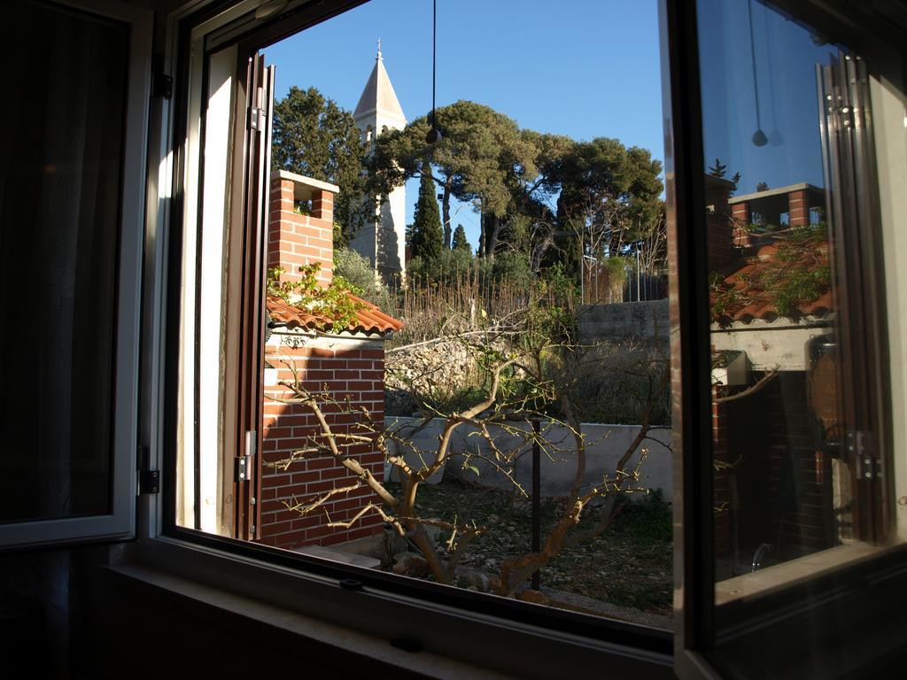 Apartments Ljilja Sea View Slatine Bagian luar foto