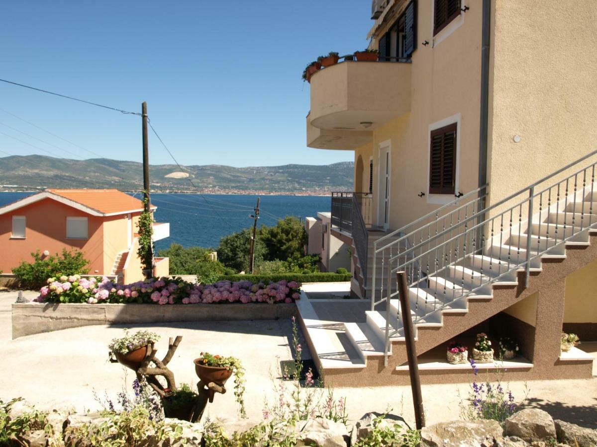Apartments Ljilja Sea View Slatine Bagian luar foto